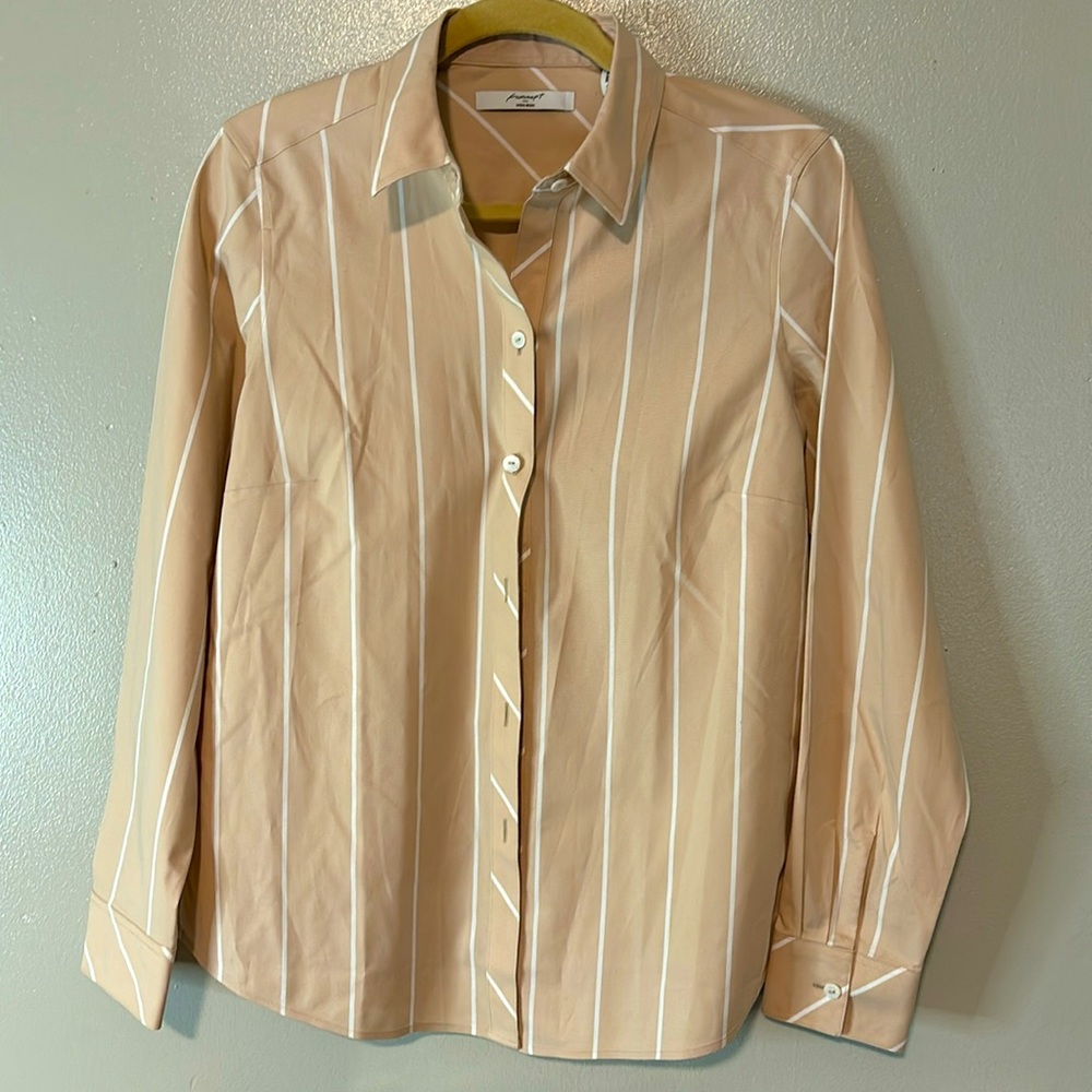 Foxcroft NWT Women’s Long Sleeve Shirt size 8 in size in excellent condition